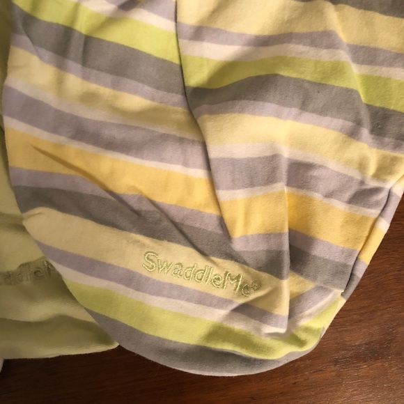 4 SwaddleMe adjustable infant swaddle wrap - Picture 2 of 3